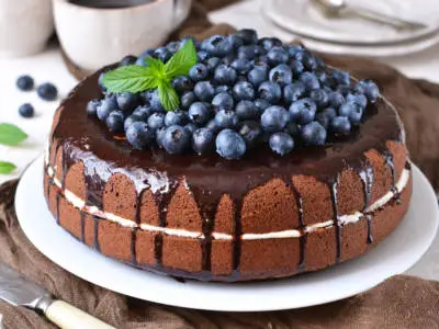 Torta furba al cioccolato con mirtilli