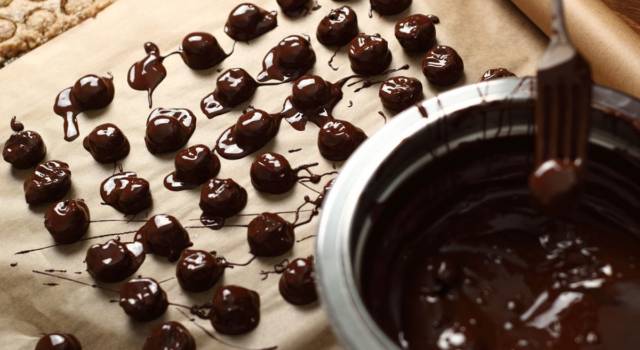 Prepariamo i cioccolatini fatti in casa: andranno a ruba!
