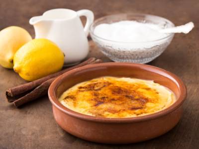 Come fare la crema catalana: la ricetta originale e quella con il Bimby