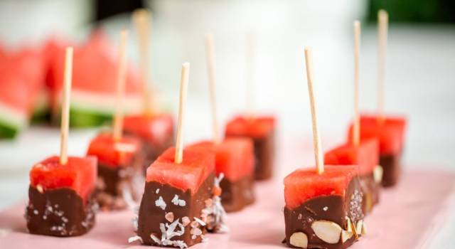 Cubetti di anguria al cioccolato: belli da vedere e buoni da mangiare