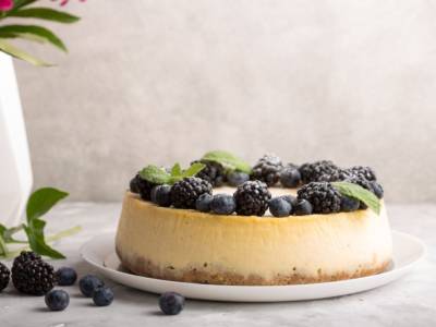 Cheesecake alle more: per chi ama le torte facili con la frutta!