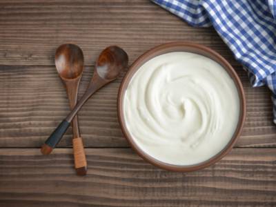 Crema al latte condensato: la ricetta del dolce al cucchiaio veloce (e delizioso)