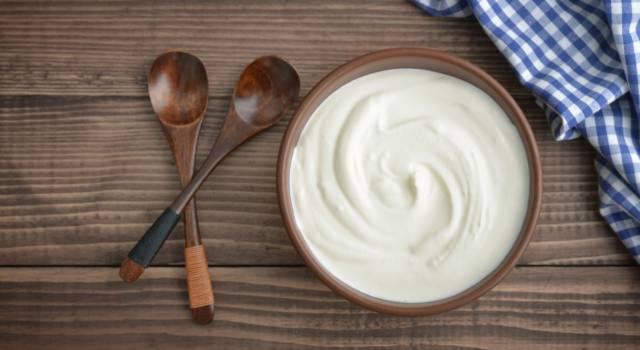 Crema al latte condensato: la ricetta del dolce al cucchiaio veloce (e delizioso)