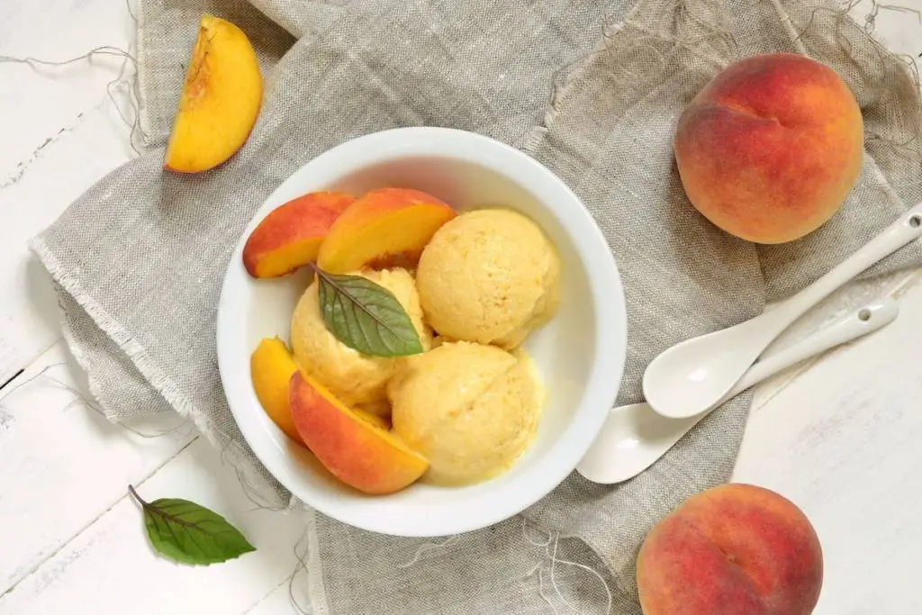 Gelato alla pesca