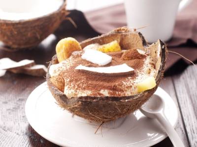 Tiramisù al cocco: la versione esotica del dolce italiano più amato al mondo
