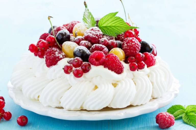 Pavlova: La Ricetta Del Dolce Alle Meringhe Facile E Buonissimo