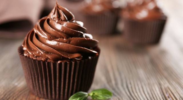 Impossibile spiegare quanto sono buoni i cupcake al cioccolato: prepariamoli insieme!