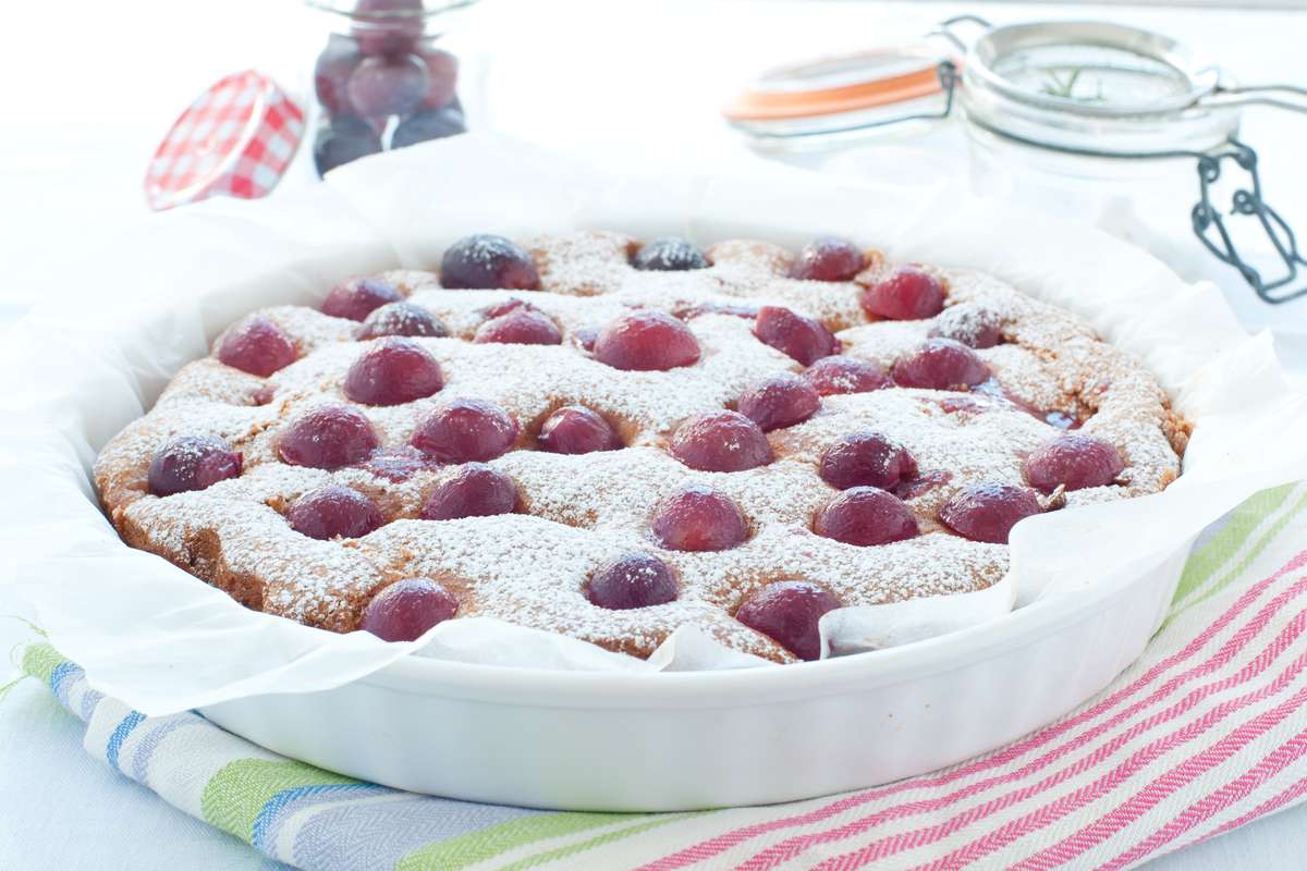 torta con uva fragola