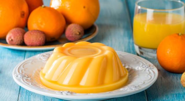 La bavarese all&#8217;arancia è un delizioso dolce al cucchiaio: ecco la ricetta!
