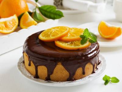 Che buona la torta arancia e cioccolato: alzi la mano chi ne vuole una fetta!