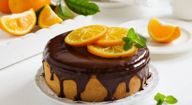 Che buona la torta arancia e cioccolato: alzi la mano chi ne vuole una fetta!