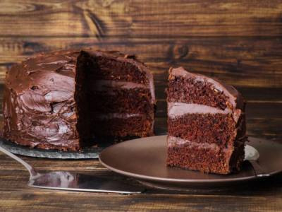 Alta, soffice e perfetta per gli amanti del cioccolato: è la devil’s cake!