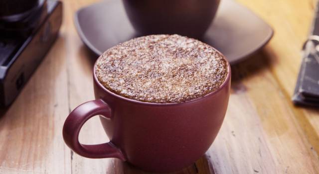 Il latte brulè al cacao è la bevanda perfetta per riscaldarsi nelle fredde giornate invernali!