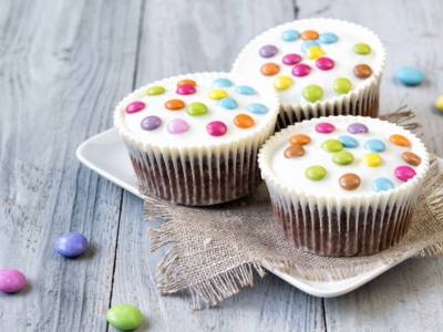 Muffin con smarties: una ricetta perfetta per grandi e piccini!