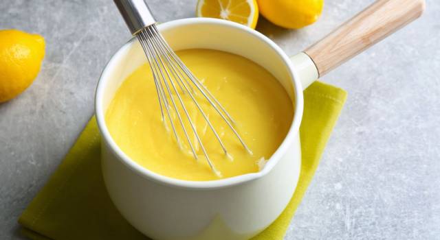 Crema pasticcera al limone: una ricetta base per arricchire i dolci