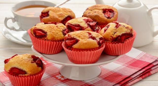 Prepariamo i muffin alle fragole: soffici e buonissimi