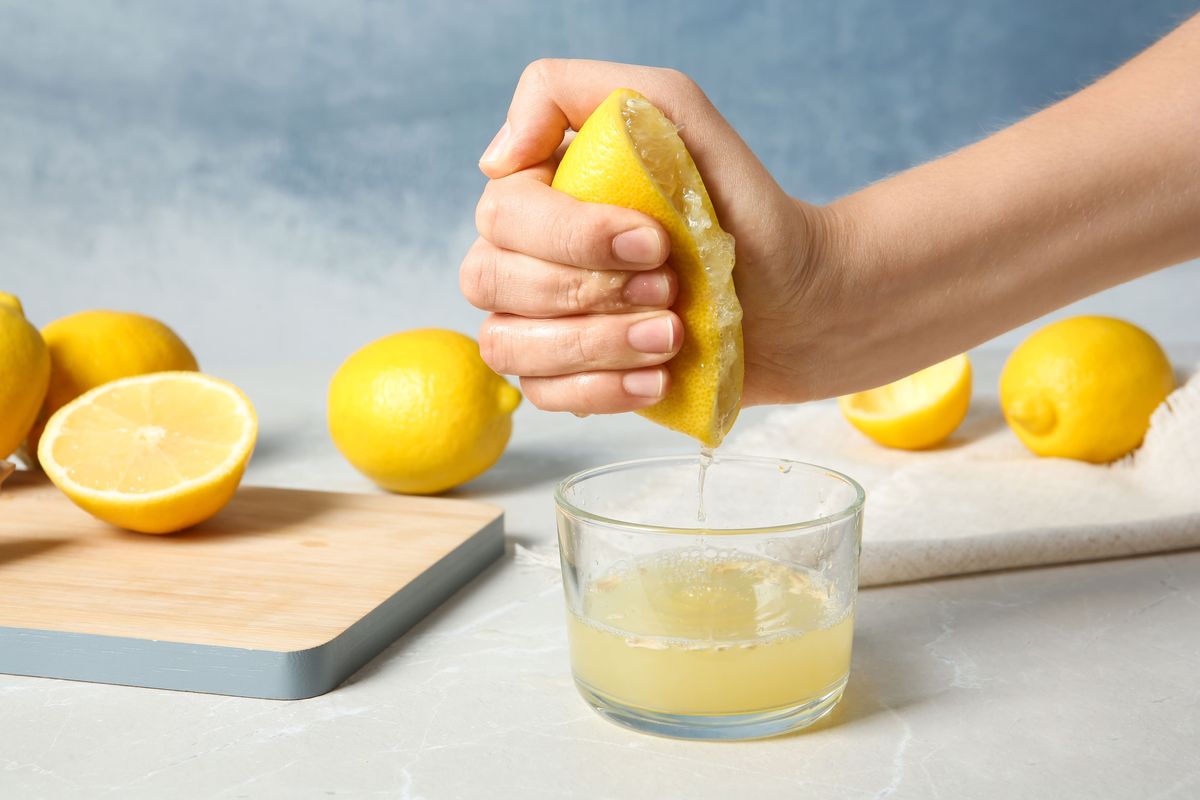 Come spremere un limone: metodi e trucchi per ottenere tutto il succo