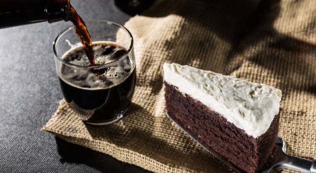 Appassionati di birra e dolci è il vostro momento: prepariamo la Guinness Cake!