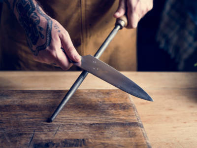 Per coltelli perfetti, ecco cos’è e come si usa l’acciaino