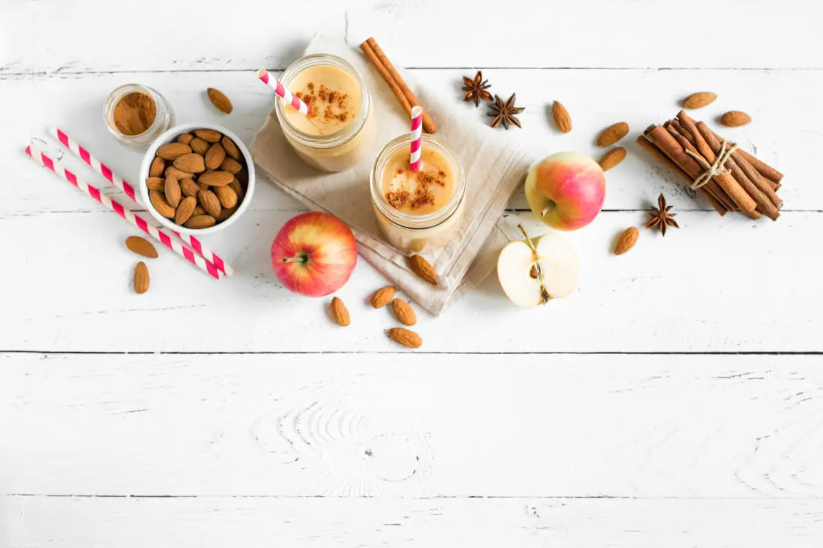 smoothie mele e mandorle
