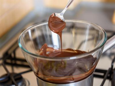 Qual è la tecnica migliore per sciogliere il cioccolato? Scopriamolo subito!