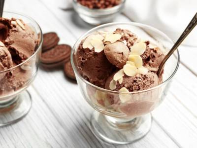 Preparate in poco tempo un golosissimo gelato alla Nutella, con e senza gelatiera