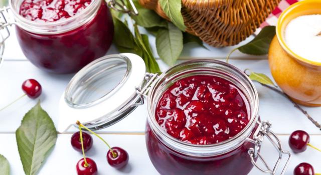 Marmellata di ciliegie senza zucchero: la ricetta con sola frutta