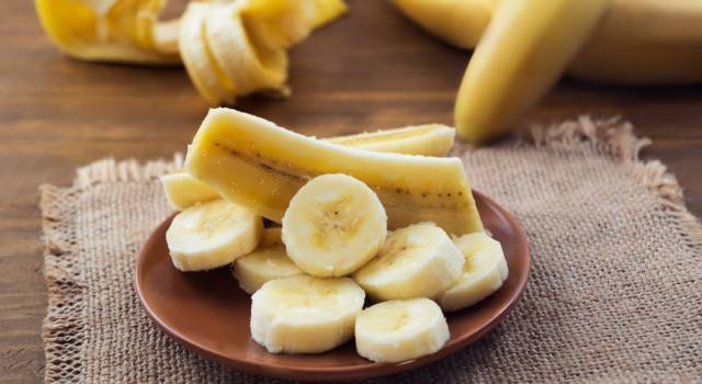 Scopriamo come sbucciare la banana nel modo più corretto!