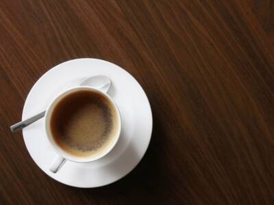 Galateo del caffè: le regole per servirlo e gustarlo secondo le buone maniere