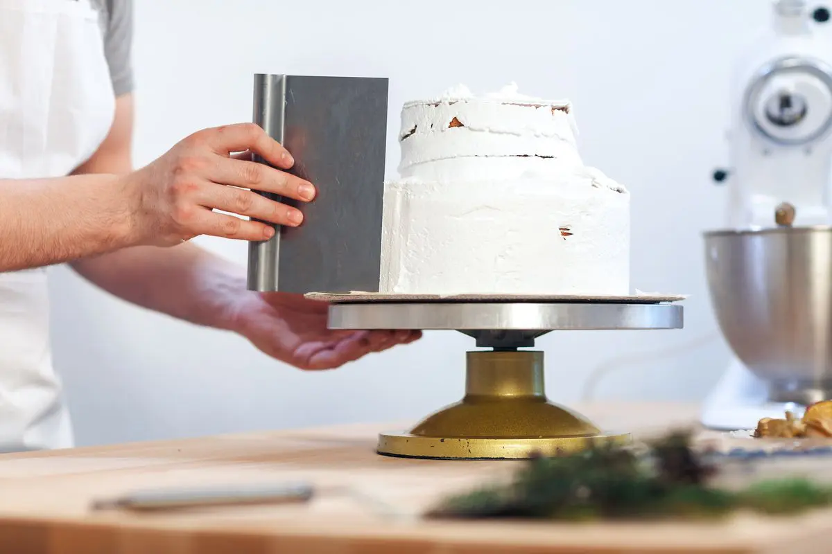 Decorare torta con panna