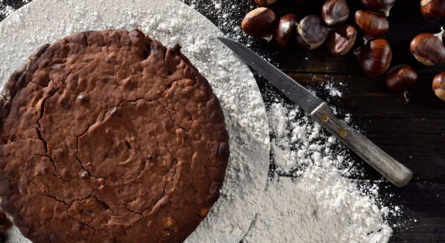 Deliziosa e profumata, preparate la torta con castagne e cioccolato