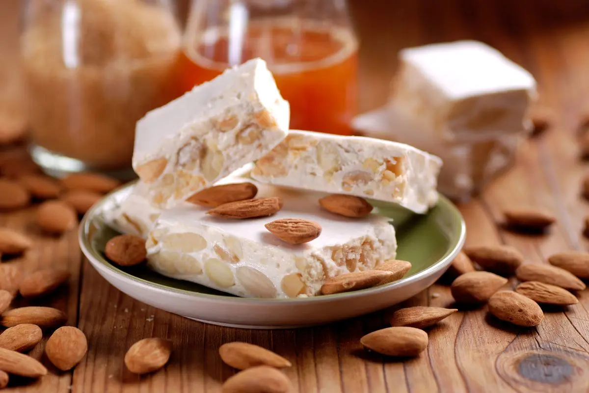 Torrone di mandorle