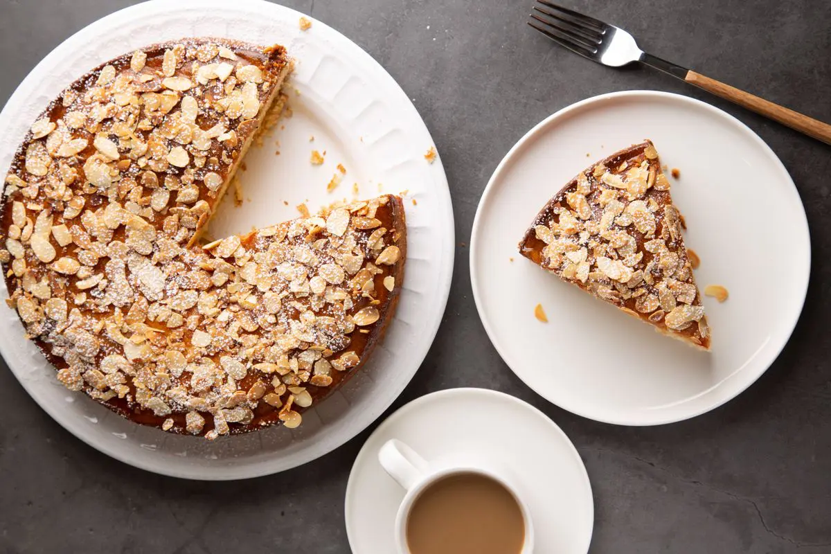Torta al latte di mandorle