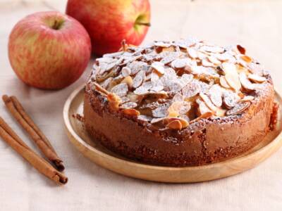 Torta mele e mandorle: la ricetta per una morbida e golosa bontà