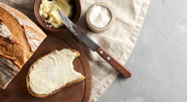 Pane, burro e zucchero: la bontà della merenda anni Cinquanta