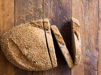 Soffice e fragrante, ecco il pane con farina di riso e riso soffiato