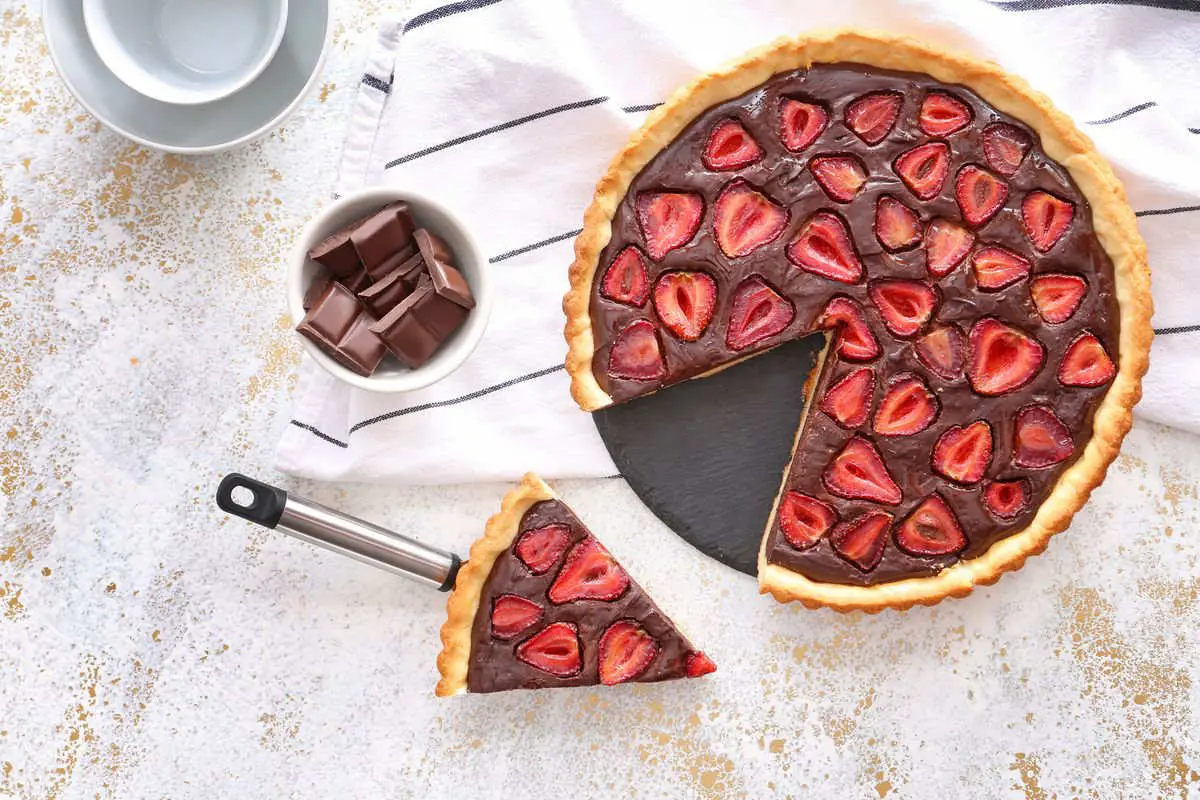 Crostata fragole e cioccolato con frolla classica