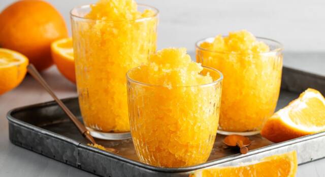 Una granita all’arancia con il Bimby facile e veloce da preparare per rinfrescarsi con gusto