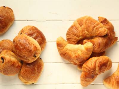 Tra storia e cucina, ecco la differenza tra croissant, brioches e cornetto