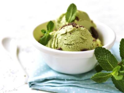 Fresco e strepitosamente goloso: il gelato alla menta con il Bimby da fare a casa!