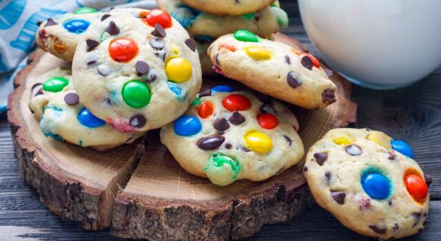 Cookies colorati, ecco i biscotti con gli Smarties!