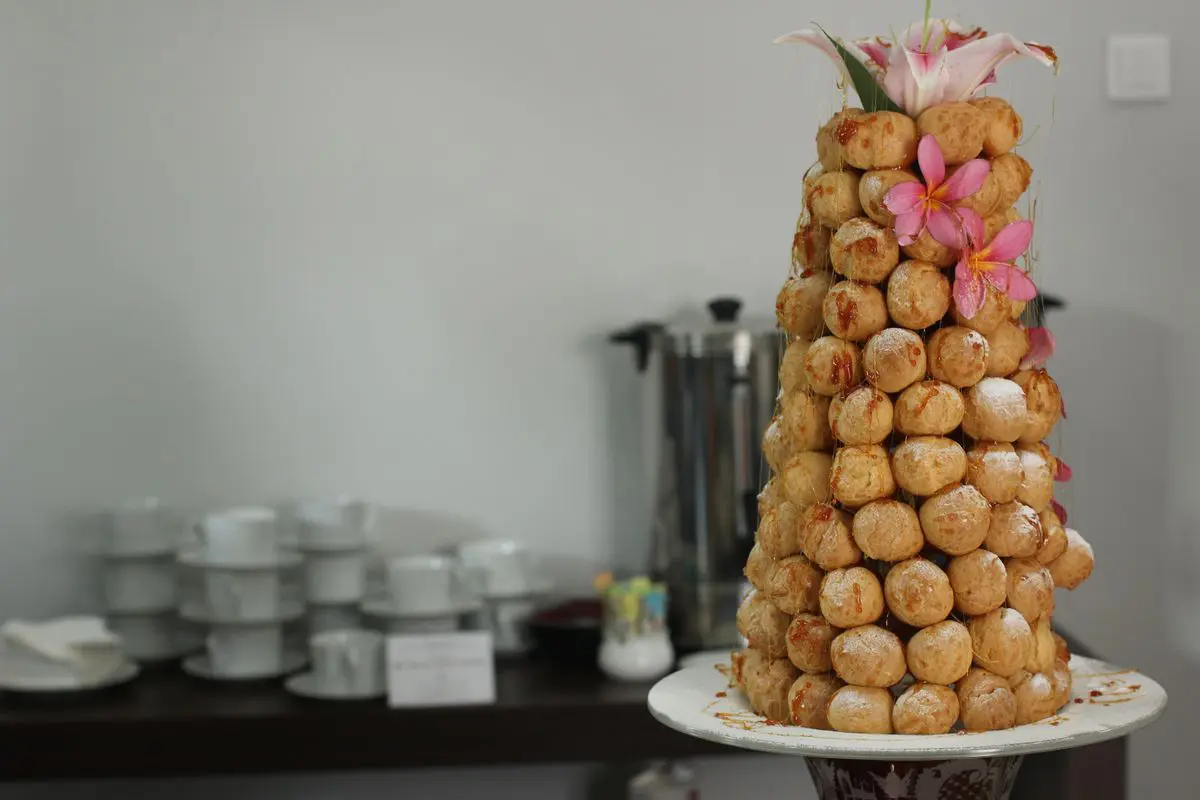 Croquembouche