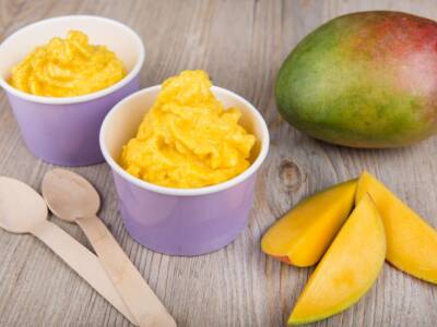Solo pochi ingredienti e il gelato al mango è pronto!