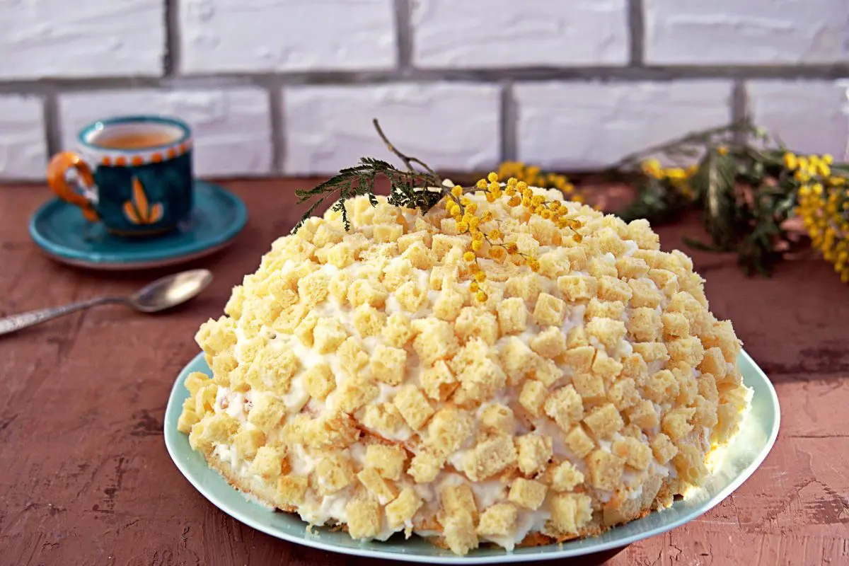 Torta mimosa all'ananas