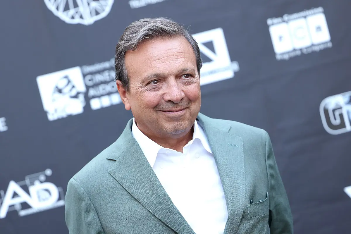 Piero Chiambretti posa al photocall del Festival BCT di Benevento dedicato a cinema e televisione