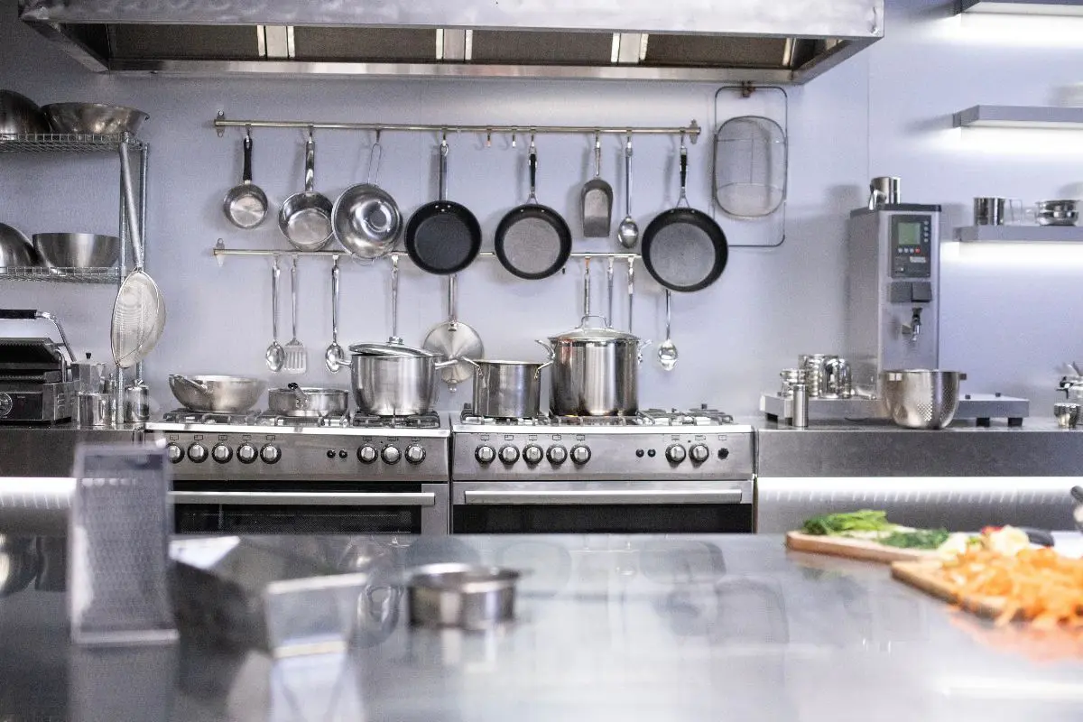 Cucina attrezzata per la ristorazione