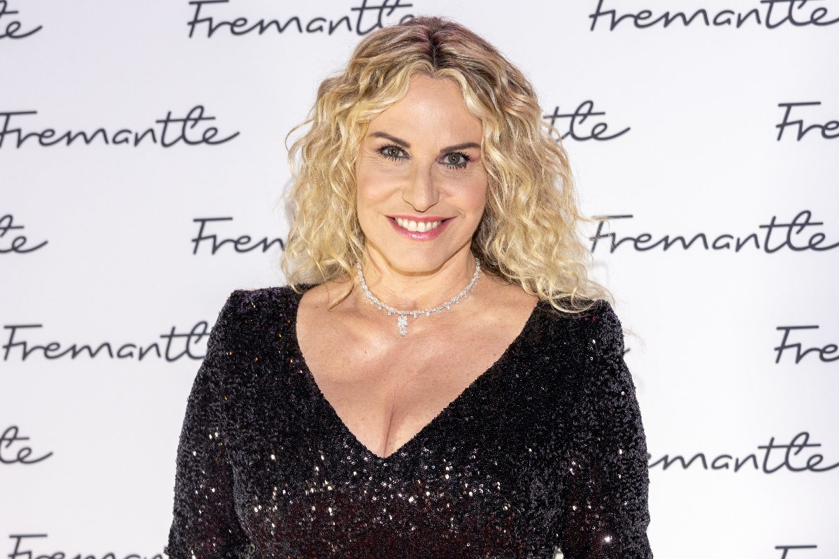 Antonella Clerici sorride mentre posa al Fremantle Photocall durante il MIPCOM 2022 a Cannes.