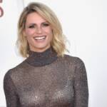 Michelle Hunziker, celebre conduttrice tv e attrice svizzera, sorride sul red carpet di Emily in Paris 4 a The Space Cinema Moderno.