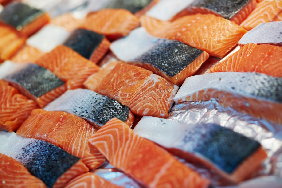 Salmone d’allevamento in filetti