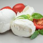 Mozzarella a metà e pomodorini